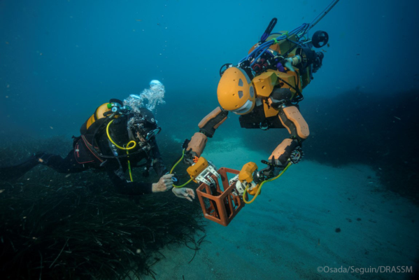 robot sous marin humanoide bimanuel avec retour haptique ocean one stanford robotics lab 2