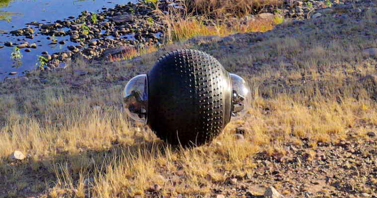 Véhicule robot amphibie sphérique surveillance GuardBot amphibien sous ...