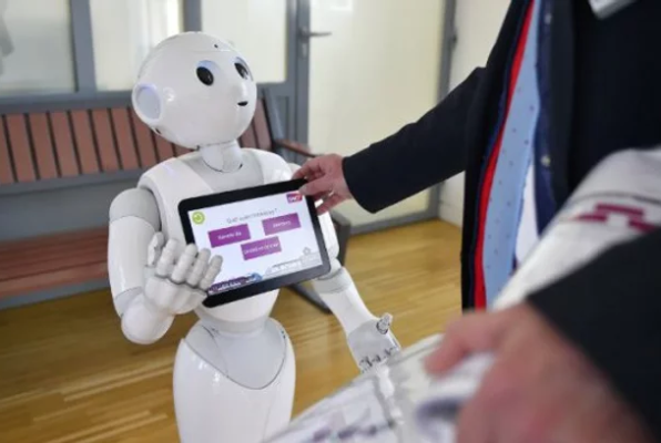 robot accueil pepper softbanks robotics humanoide accueil telecommunication 2