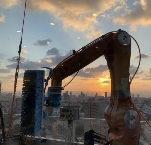 Robot nettoyage professionnel de grandes vitres gratte ciel OZMO Skyline Robotics