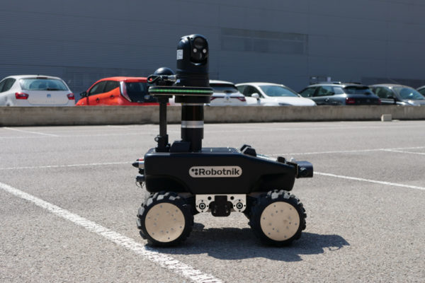 Robot outdoor surveillance professionnelle Robotnik