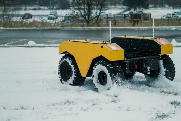 Robot plateforme mobile terrestre autonome Warthog Clearpath