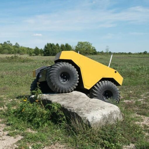 Robot plateforme mobile terrestre autonome Warthog Clearpath